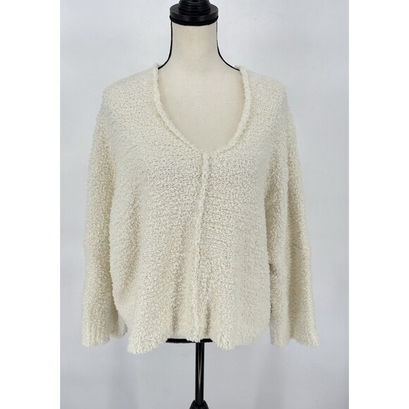 POL Clothing Women's Ivory Fuzzy Knit Crew Neck Sweater SZ Small Soft Oversized - Picture 3 of 9